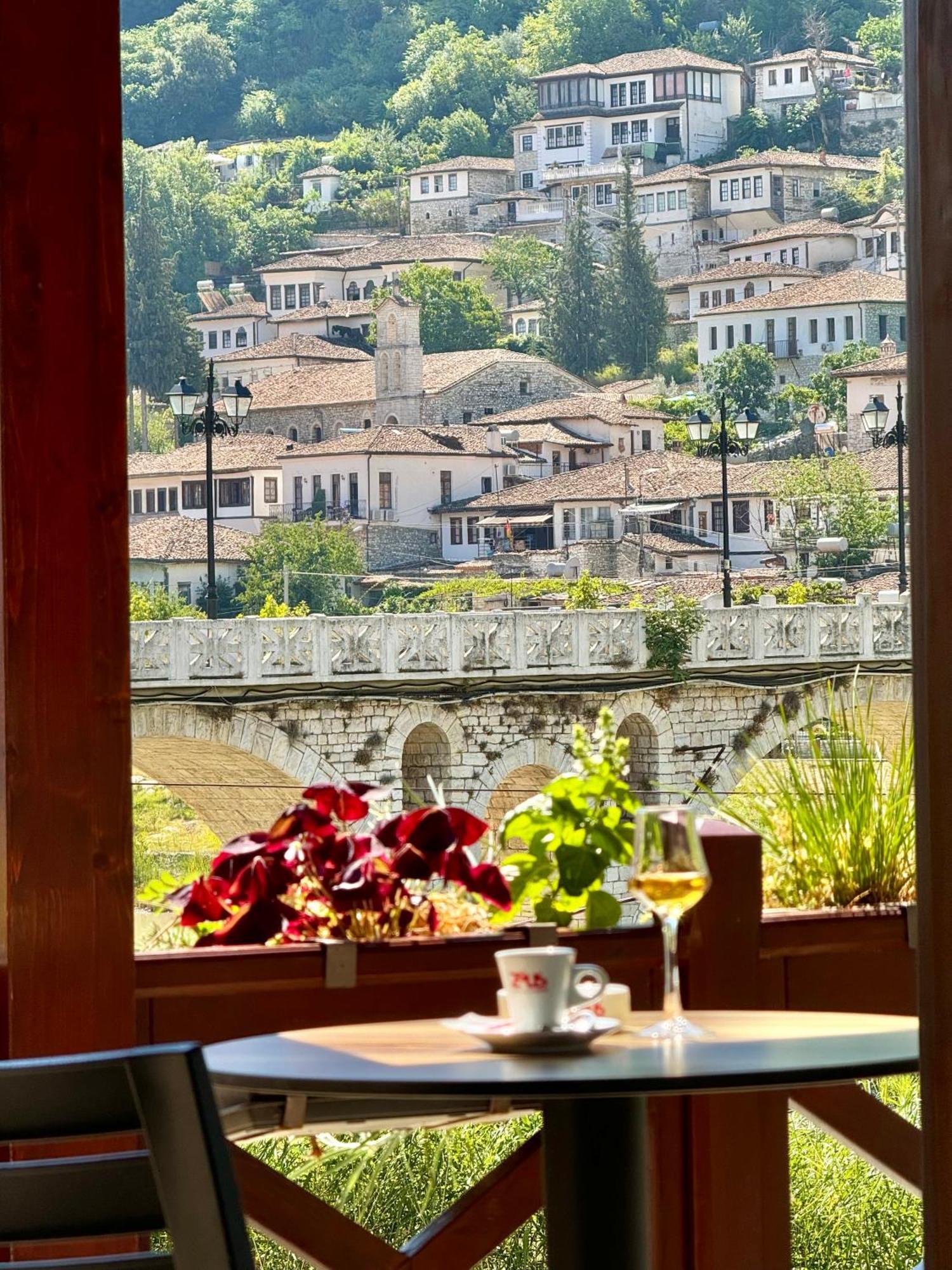 Bujtina Apsus Hotel Berati Exterior foto